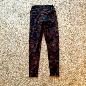 Balance size M camo leggings